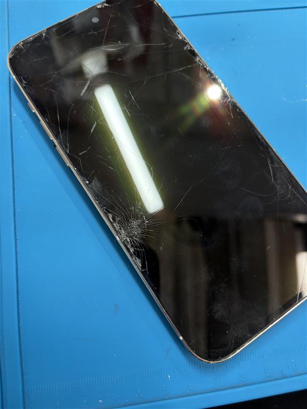 iPhoneの画面割れを即日で修理したい方は是非【スマホ修理工房 池袋P'パルコ店】にご相談ください！